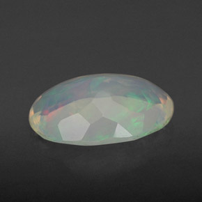 Opale multicolore naturelle coupe ovale, 2,27 ct, transparent
