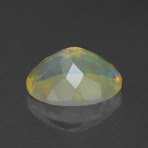 Opale multicolore naturelle coupe ovale, 1,66 ct, transparent