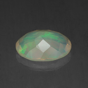 Opale multicolore naturelle coupe ovale, 1,19 ct, transparent