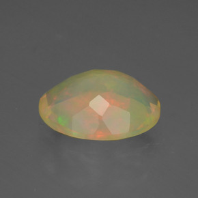 Opale multicolore naturelle coupe ovale, 1,34 ct, translucide