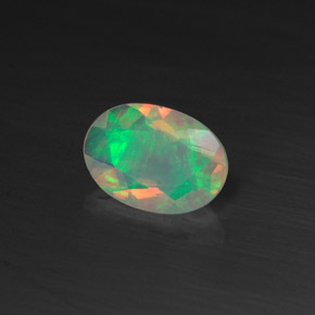 Opale multicolore naturelle coupe ovale, 0,44 ct, transparent