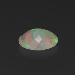 Opale multicolore naturelle coupe ovale, 1,09 ct, transparent