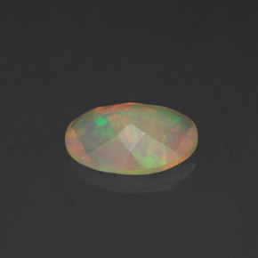 Opale multicolore naturelle coupe ovale, 0,84 ct, transparent