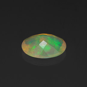 Opale multicolore naturelle coupe ovale, 0,90 ct, transparent