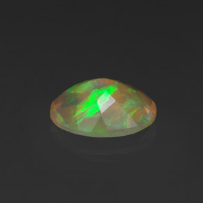 Opale multicolore naturelle coupe ovale, 0,96 ct, transparent