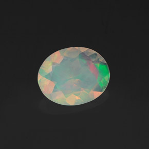 Opale multicolore naturelle coupe ovale, 0,75 ct, transparent