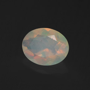 Opale multicolore naturelle coupe ovale, 1,05 ct, transparent