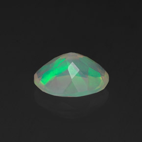 Opale multicolore naturelle coupe ovale, 1,05 ct, transparent