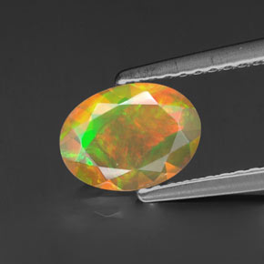 Opale multicolore naturelle coupe ovale, 0,69 ct, transparent