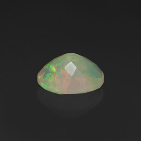 Opale multicolore naturelle coupe ovale, 1,23 ct, transparent