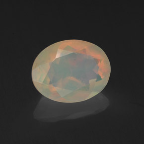 Opale multicolore naturelle coupe ovale, 1,15 ct, translucide