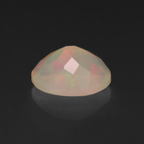 Opale multicolore naturelle coupe ovale, 1,15 ct, translucide