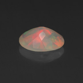 Opale multicolore naturelle coupe ovale, 0,96 ct, transparent