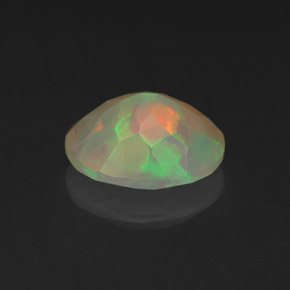 Opale multicolore naturelle coupe ovale, 1,06 ct, transparent