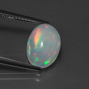Opale multicolore naturelle coupe ovale, 2,46 ct, transparent