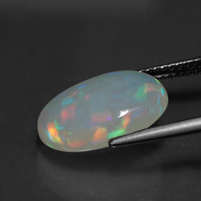 Opale multicolore naturelle coupe ovale, 3,97 ct, transparent