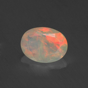 Opale multicolore naturelle coupe ovale, 0,71 ct, transparent