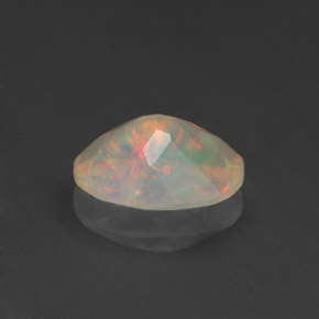 Opale multicolore naturelle coupe ovale, 0,71 ct, transparent