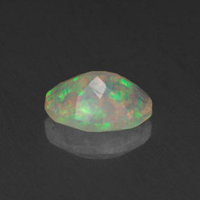 Opale multicolore naturelle coupe ovale, 0,74 ct, transparent
