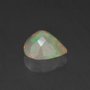 Opale multicolore naturelle en forme de poire, 0,67 ct, transparent
