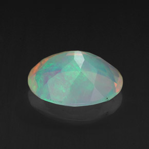 Opale multicolore naturelle coupe ovale, 1,75 ct, transparent
