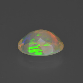 Opale multicolore naturelle coupe ovale, 1,47 ct, transparent