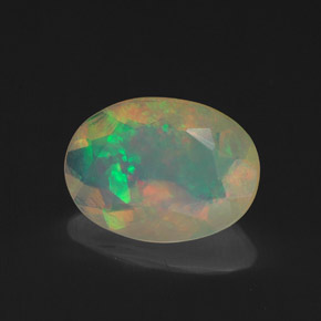 Opale multicolore naturelle coupe ovale, 1,25 ct, transparent