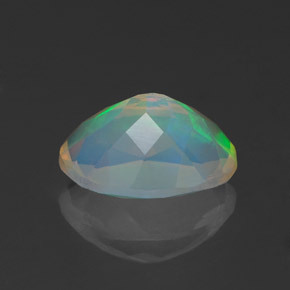 Opale multicolore naturelle coupe ovale, 1,07 ct, transparent