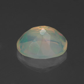 Opale multicolore naturelle coupe ovale, 1,33 ct, transparent