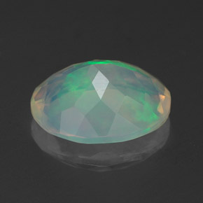 Opale multicolore naturelle coupe ovale, 1,60 ct, transparent