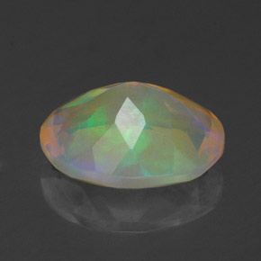 Opale multicolore naturelle coupe ovale, 1,76 ct, transparent