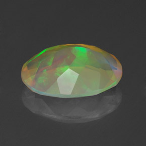 Opale multicolore naturelle coupe ovale, 1,59 ct, transparent