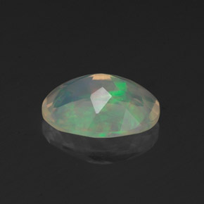 Opale multicolore naturelle coupe ovale, 1,14 ct, transparent