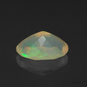 Opale multicolore naturelle coupe ovale, 1,09 ct, transparent