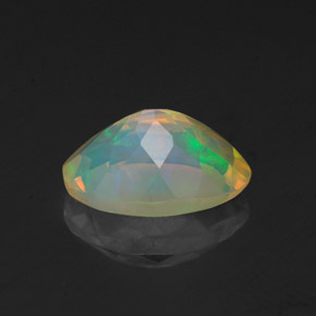 Opale multicolore naturelle coupe ovale, 1,26 ct, transparent