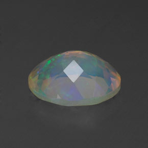 Opale multicolore naturelle coupe ovale, 1,23 ct, transparent