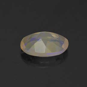 Opale multicolore naturelle coupe ovale, 0,74 ct, transparent