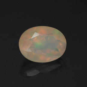 Opale multicolore naturelle coupe ovale, 0,97 ct, transparent