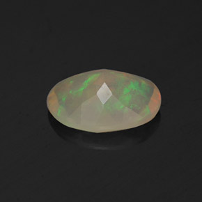 Opale multicolore naturelle coupe ovale, 0,81 ct, transparent