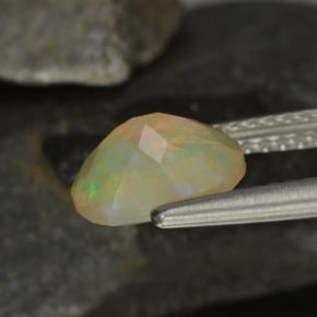 Opale multicolore naturelle coupe ovale, 0,92 ct, transparent