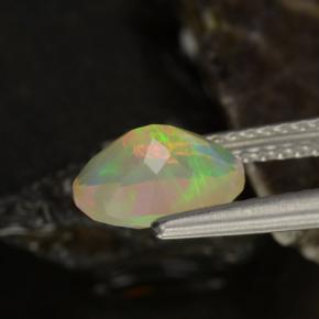 Opale multicolore naturelle coupe ovale, 0,88 ct, transparent