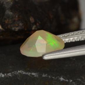 Opale multicolore naturelle coupe ovale, 0,78 ct, transparent
