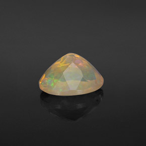 Opale multicolore naturelle coupe ovale, 0,92 ct, transparent