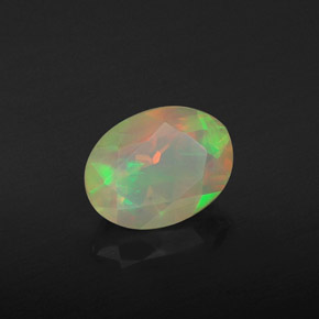 Opale multicolore naturelle coupe ovale, 1,06 ct, transparent