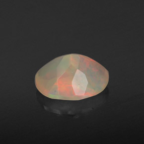 Opale multicolore naturelle coupe ovale, 1,29 ct, transparent