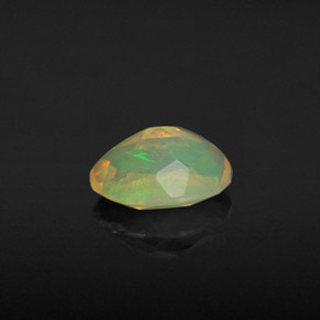Opale multicolore naturelle coupe ovale, 0,94 ct, transparent