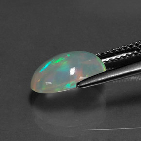 Opale multicolore naturelle coupe ovale, 1,72 ct, transparent