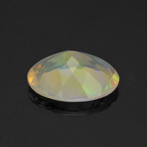 Opale multicolore naturelle coupe ovale, 1,33 ct, transparent