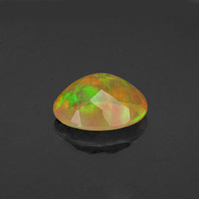 Opale multicolore naturelle coupe ovale, 1,56 ct, transparent