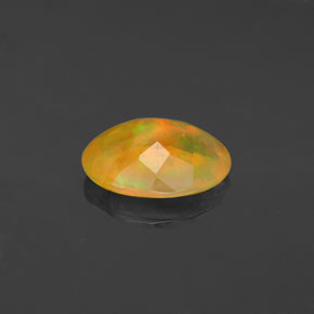 Opale multicolore naturelle coupe ovale, 1,48 ct, transparent